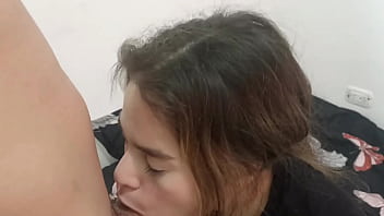 Preview 2 of Big Dig Boobs - Le limpio el cuarto a mi hermanastra a cambio de una follada por el culo. Ella dice que si y me corro en su co&ntilde_o. HIGH
