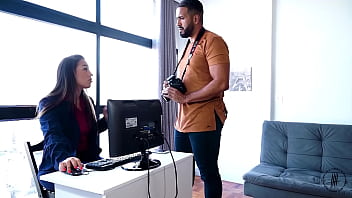 Preview 2 of Phim Sex Video Gai Chay Nuoc - STELLA SMEETS PRA VOC&Ecirc_S!! Terceiro epis&oacute_dio da SEX MODELS,  a nova s&eacute_rie do Tigr&atilde_o!! Com essa maravilhosa inteirinha,  COMPLETINHA NO RED!!