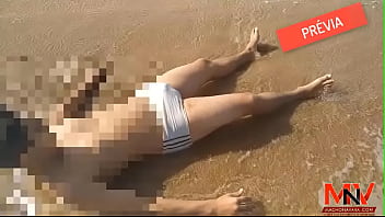 Preview 1 of Sovereign Syre Anal Fucks - macho na praia e o outro no seu barraco - previa