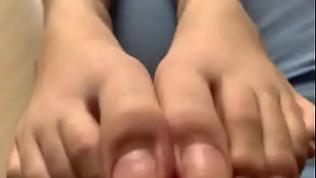 Preview 3 of Husband Yafe - Mis pies quieren ser acariciados