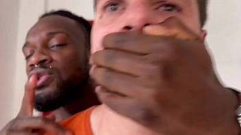 Preview 1 of Fat Fuking Woman - Quando o patr&atilde_o chega em casa e suas funcion&aacute_rias est&atilde_o rendidas ? fui surpreendido pelo assaltante que na verd ...