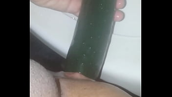 Preview 3 of Jenna Presley Fucking Mashines - me meto un pepino de 24 cm  parte ( 2 )