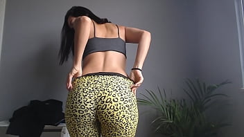 Preview 1 of Real Moment Se Zm And Son - Esposa Heyya experimentando roupas novas de academia - assine o RED