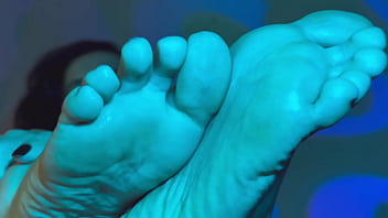 Preview 3 of Sunshine Girl - Run Your Tongue Along The Curves Of My Pretty Feet