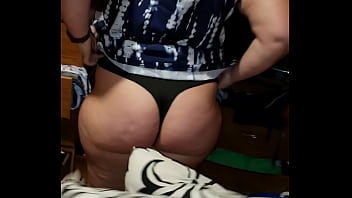 Preview 1 of Espiando Baos - Milf cervix
