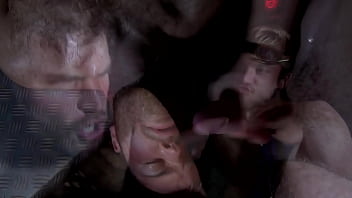 Preview 4 of Big Boob Slaves - Bande annonce | Baise entre boxeurs dans un bar gay
