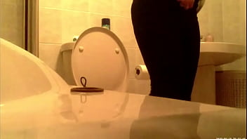 Preview 1 of Xxx Desi 4k - Sister in Law Pissing Hidden Camera