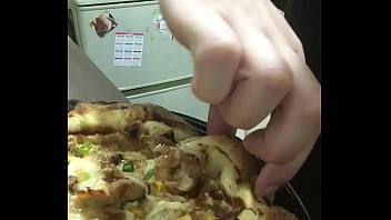 Preview 1 of Mama Va Anak - デブがピザを食べる動画