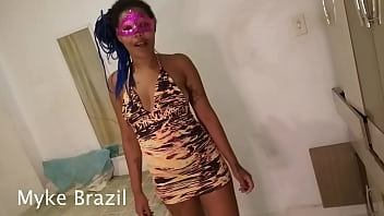 Preview 1 of 80 Old Man - Mulata safada e fogosa recebe no seu apartamento 5 pirocudo pra fuder ela gostoso ela mama que nem uma cadela no cio mamou gostoso e ainda no final da cena pediu mais piroca