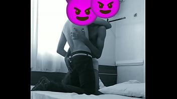 Preview 1 of Amateur Drunk Threesome - Insisti at&eacute_ meu amigo me deixar mamar ele