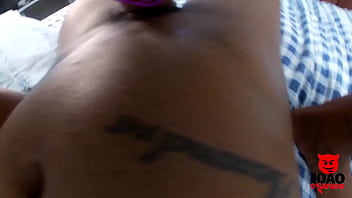 Preview 3 of Z Ozoneagaimcom - Ninfeta Carioca Sentando Gostoso Na Pica Grande do Baiano - Preta Fogosa