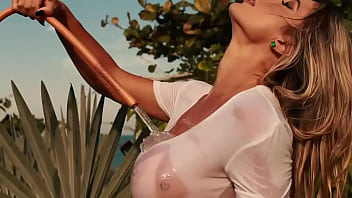 Preview 3 of Skin Girl - Vanessinha na piscina em dia de sol