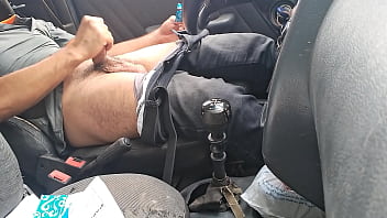 Preview 2 of Brrazzs Mom Son - Punheta no Carro Masturba&ccedil_&atilde_o na Rua
