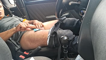 Preview 3 of Brrazzs Mom Son - Punheta no Carro Masturba&ccedil_&atilde_o na Rua