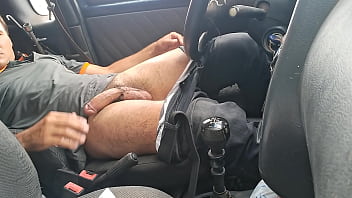 Preview 4 of Brrazzs Mom Son - Punheta no Carro Masturba&ccedil_&atilde_o na Rua