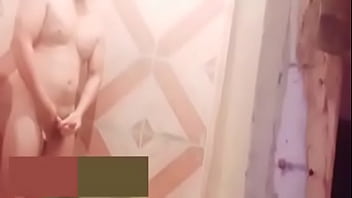 Preview 1 of Lesbi Ma - Follando en el ba&ntilde_o con plomero tiene una verga joven y eso nesecitaba yo arto col&aacute_geno