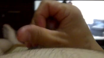 Preview 2 of Spy Cam Male Toilet - Paja rica y lechita viendo un video - Rich handjob and cum watching a video
