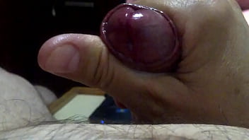 Preview 3 of Spy Cam Male Toilet - Paja rica y lechita viendo un video - Rich handjob and cum watching a video