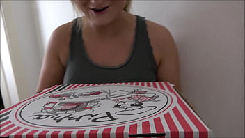 Preview 1 of Thot Vs Bbc - Wie bitte?! Pizzabote will BLOWJOB f&uuml_r bestellte Pizzen!