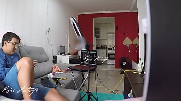 Preview 4 of Ashwarya Sakhuja - Corno do meu marido recebeu o t&eacute_cnico do computador em casa e eu fiquei desfilando de biqu&iacute_ni branco transparente na frente dele