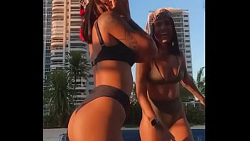 Preview 4 of Poking Moy Mom - G&ecirc_meas maravilhosas