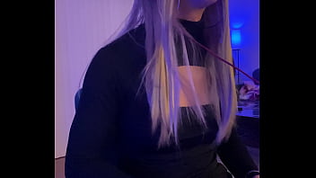 Preview 1 of 3d Queen - Crossdressing Gamer Jerks Off