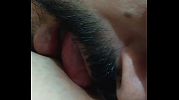 Preview 2 of Hairy Desi Punjabi Randi Fucking - MEU PUTO MAMANDO MEU PEITO