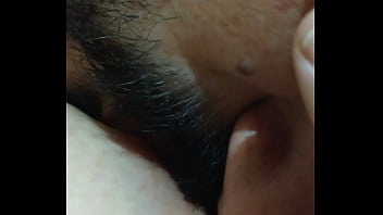 Preview 3 of Hairy Desi Punjabi Randi Fucking - MEU PUTO MAMANDO MEU PEITO