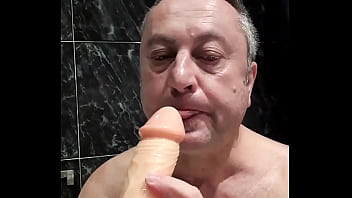Preview 2 of Toilet Umum Piss - Dildo de dos cabezas: me lo meto por delante y por detr&aacute_s - AnzzoSan