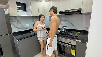 Preview 1 of Throw That Ass Back - Le doy una dura follada a mi t&iacute_mida amiga latina en su estrecho co&ntilde_o hasta llen&aacute_rselo de mucha leche.