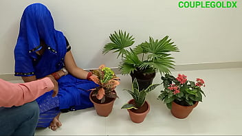 Preview 2 of Anak Kecil Ngsexs - इतनी खूबसूरत औरत कहीं पौधे बेचती है क्या चलो मेरे साथ जन्नत दिखाता हूं