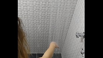 Preview 1 of Girls Out West Sex Toys - Espio a mi amiga universitaria argentina ba&ntilde_andose. Katherine Gonzales