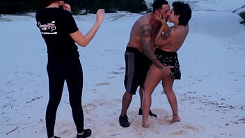 Preview 3 of Aletta Ocean Gorgeous - Luna Lilac em uma cena quentissima com maromba na beira da praia -Djords Avila - Luna Lilac