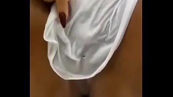 Preview 2 of Sleeping Momsexvideo - Morena Safadinha Tomando banho Com a sua Bucetinha Molhadinha Querendo Pau - Quer o v&iacute_deo completo - Entre nosso nosso canal do telegram Join in the channel the telegram www.gestyy.com/eiHaMD