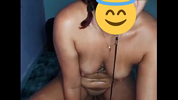 Preview 4 of G 5 Guys 1 Girl - Dotado arrega&ccedil_ou o CU da casadinha na sala de casa,  socou fundo sem d&oacute_. ( Completo no Red)