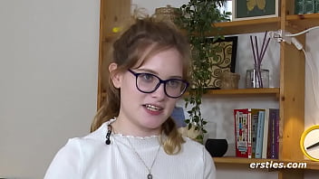 Preview 4 of Pati Patni Desi Hd - Naturm&auml_dchen Luna verw&ouml_nt sich mit dem Zauberstabvibrator