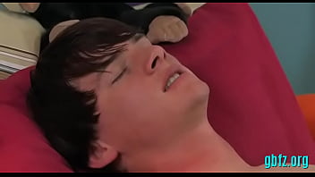 Preview 1 of 3gp Dance - Young twink enjoys oral-service