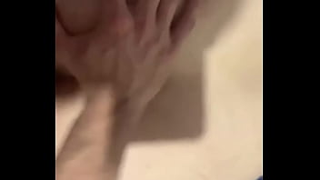 Preview 2 of Bathroom Apywebcam - Novinho gostoso com trans