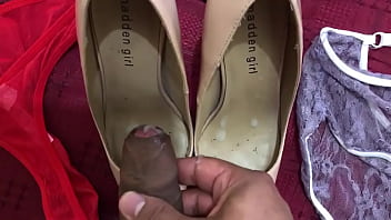 Preview 4 of Manson Stome - Zapatillas nude con semen