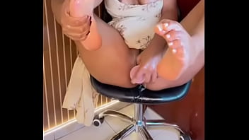 Preview 3 of Pron Mp4 Japan Xxx Mom And Son - Gozando de perna aberta primeira vez