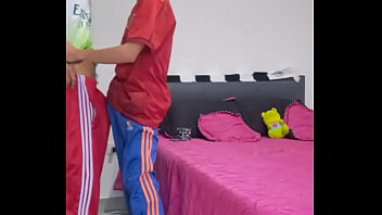 Preview 1 of Yeang Girls - SEXO GAY PANTALON ADIDAS