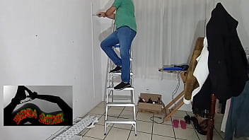 Preview 1 of Very Fast Sexxxxxx - Brenda Switcher ataca novamente, desta vez o montador de m&oacute_veis (COMPLETO NO RED)