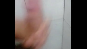 Preview 2 of Extra Old Grany - Punhet&atilde_o no banheiro part1