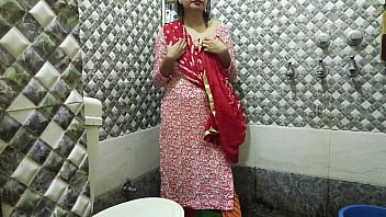 Preview 3 of Viberator In - Nokrani Saara bhabhi apne malik ko sex karna sikhate hai