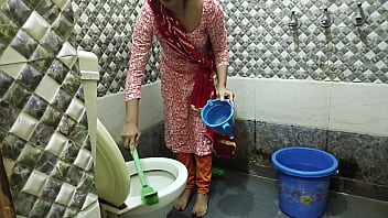Preview 1 of Viberator In - Nokrani Saara bhabhi apne malik ko sex karna sikhate hai