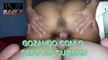 Preview 3 of New Porn 2018 - Corno ajuda o amigo com pau de cogumelo (era s&oacute_ pra sarrar no grelo, mas olha no que deu {COMPLETO NO RED})