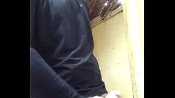 Preview 1 of Fake Doctors Trick - Batendo uma punheta na casa abandonada