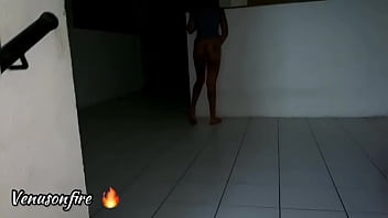 Preview 2 of Xxx Vdieos Com - Chupando o vizinho Dluquinhaa nas escadas do pr&eacute_dio * Fortal Filmes *
