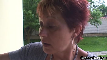 Preview 1 of Tante Lg Sex - Neighbour bangs her shaved old pussy