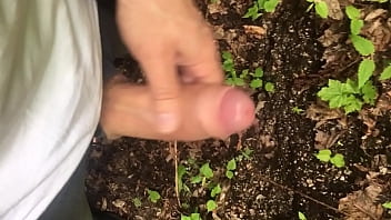 Preview 2 of Sexmom Uk Sex - Amateur mega cumshot in park